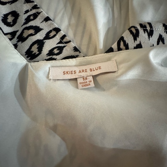 Skies Are Blue Asymmetrical Black and cream striped animal print top size Medium - Picture 6 of 8